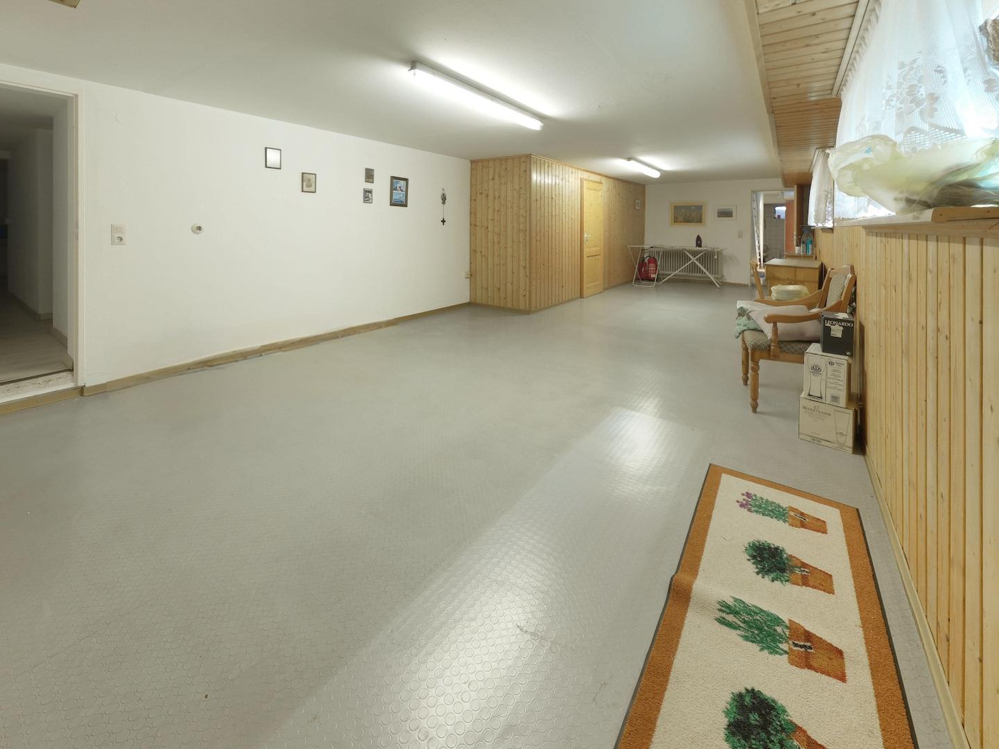 großer Hobbyraum UG