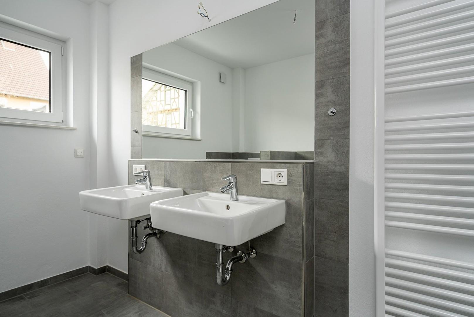 Badezimmer mit 2 Waschbecken