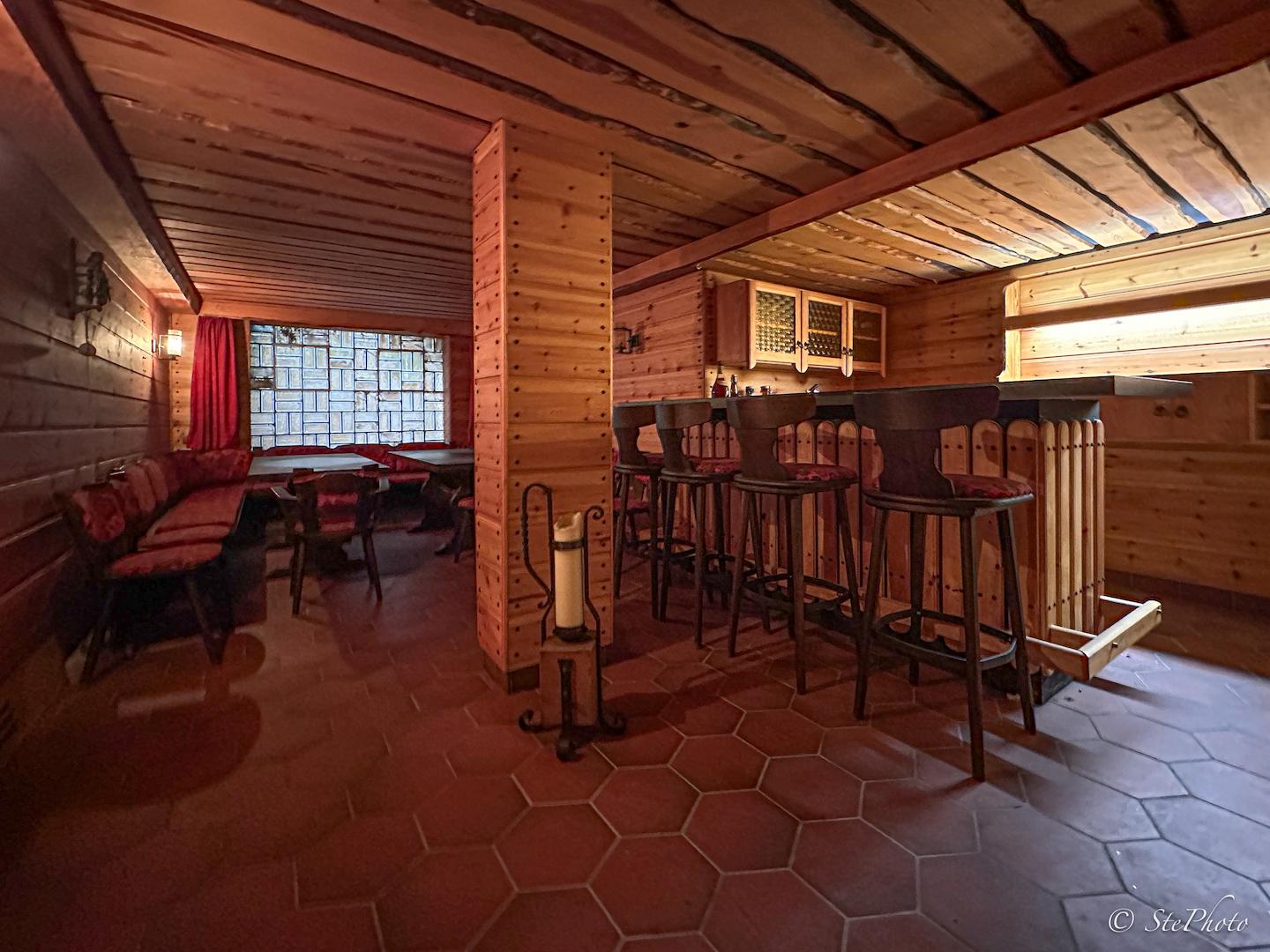 Keller_Bar
