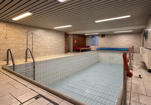 Schwimmbad1