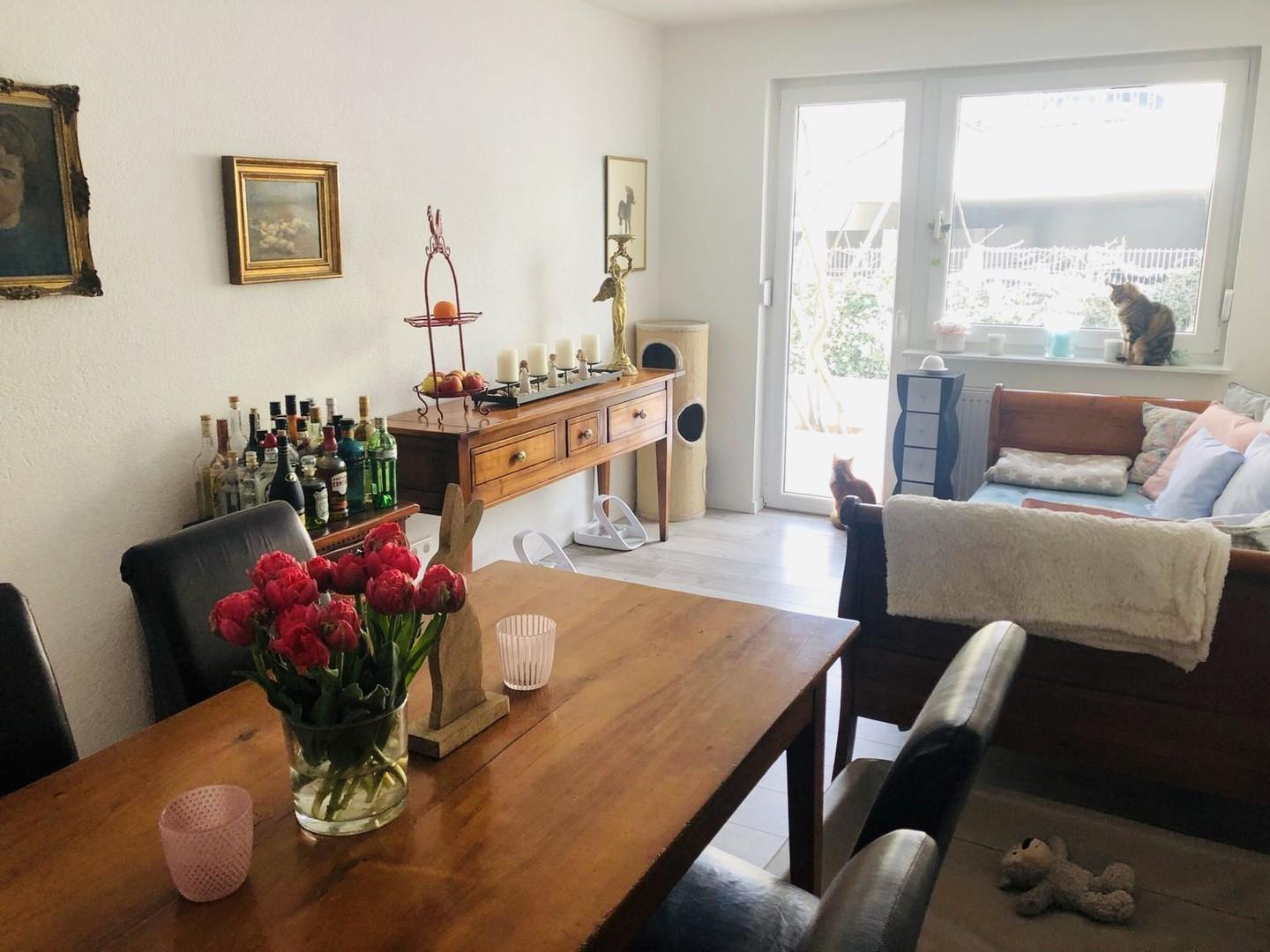 Wohnzimmer mit Terrasse