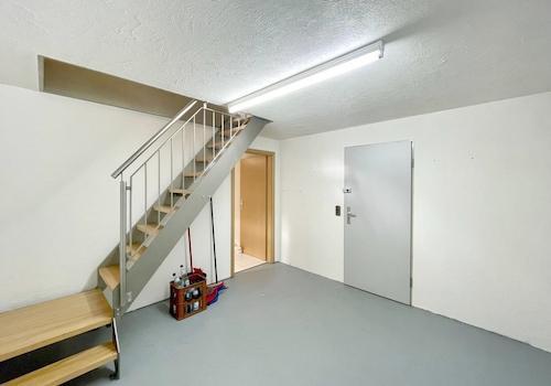 Kellerraum/ Weg zum Hobbyraum