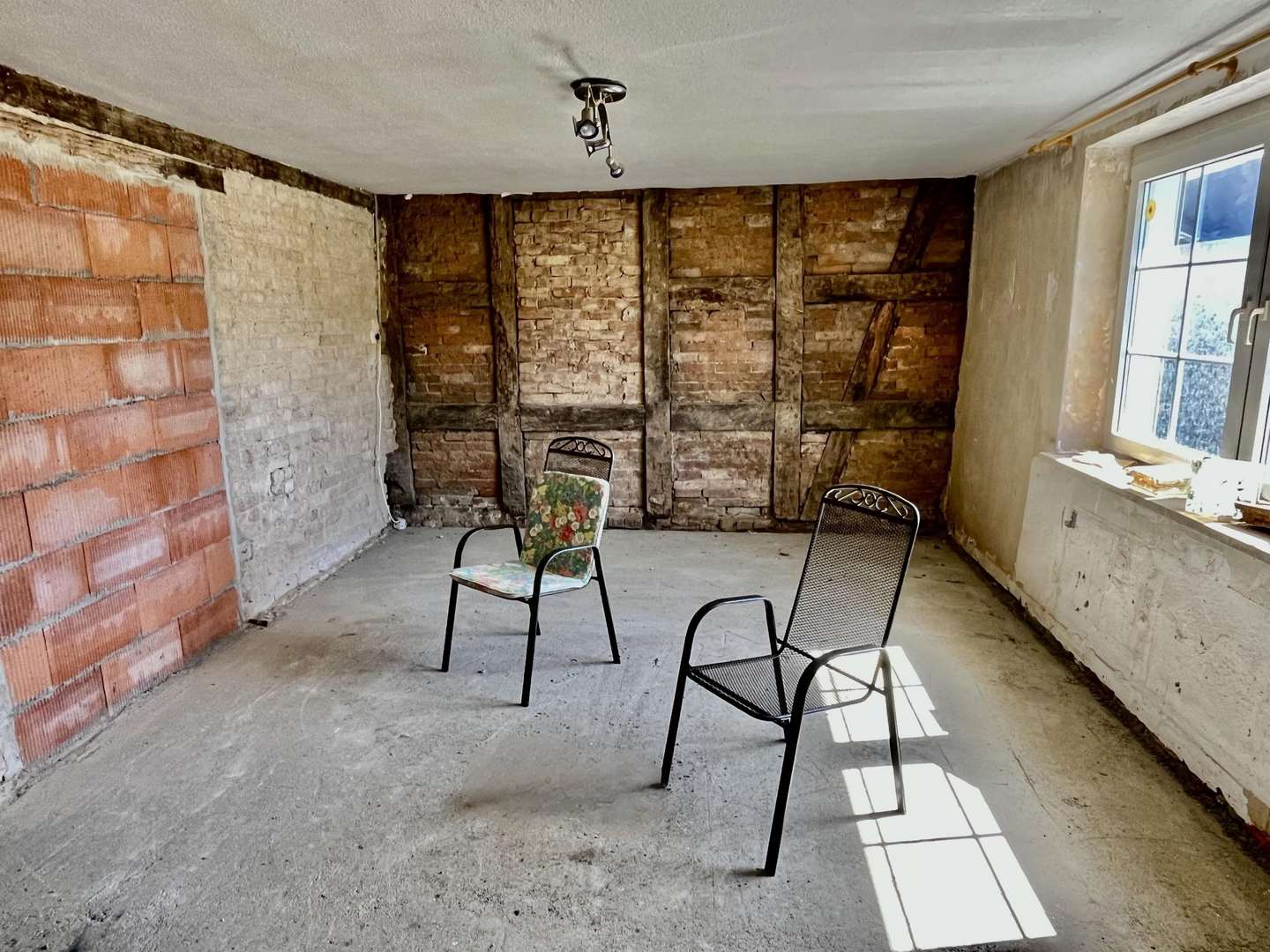 Zweites Zimmer zur Straße