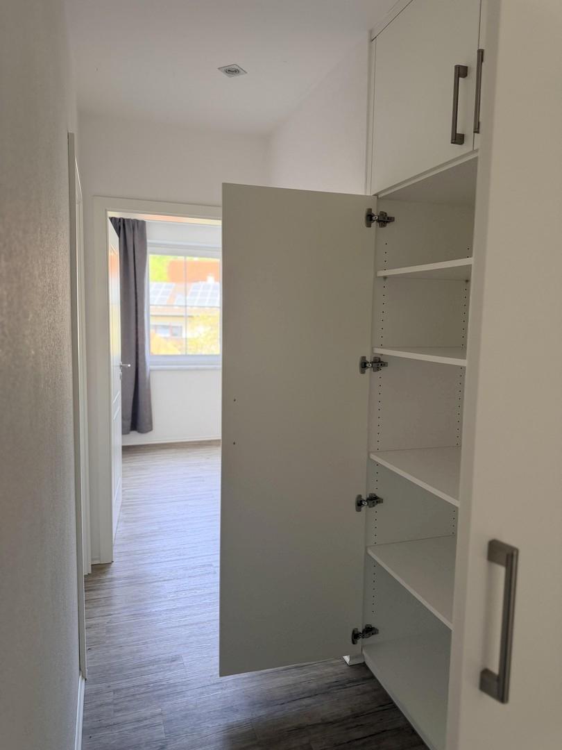 Flur mit großem Einbauschrank