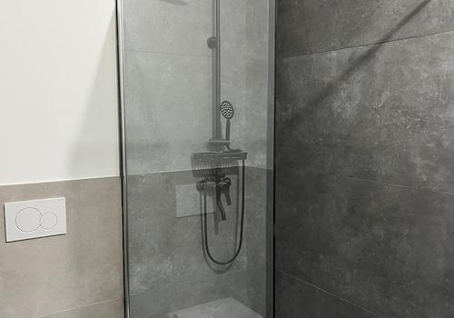 Bad mit begehbarer Dusche