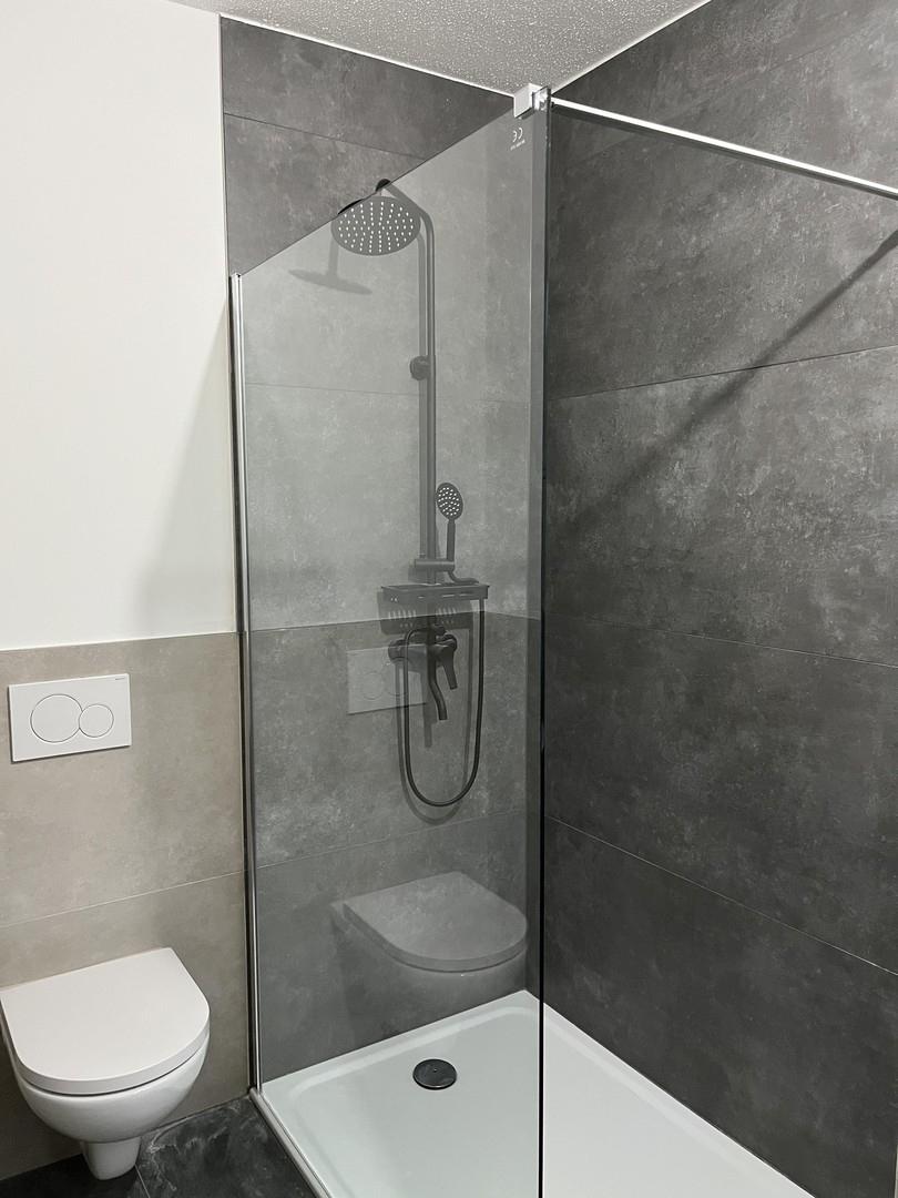 Bad mit begehbarer Dusche
