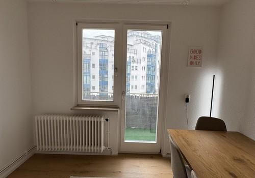 Blick auf den Balkon (Küche)