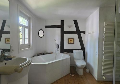 Bad OG Wohnung 1