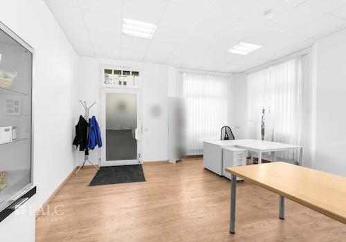 Großes Büro im Vorderbereich