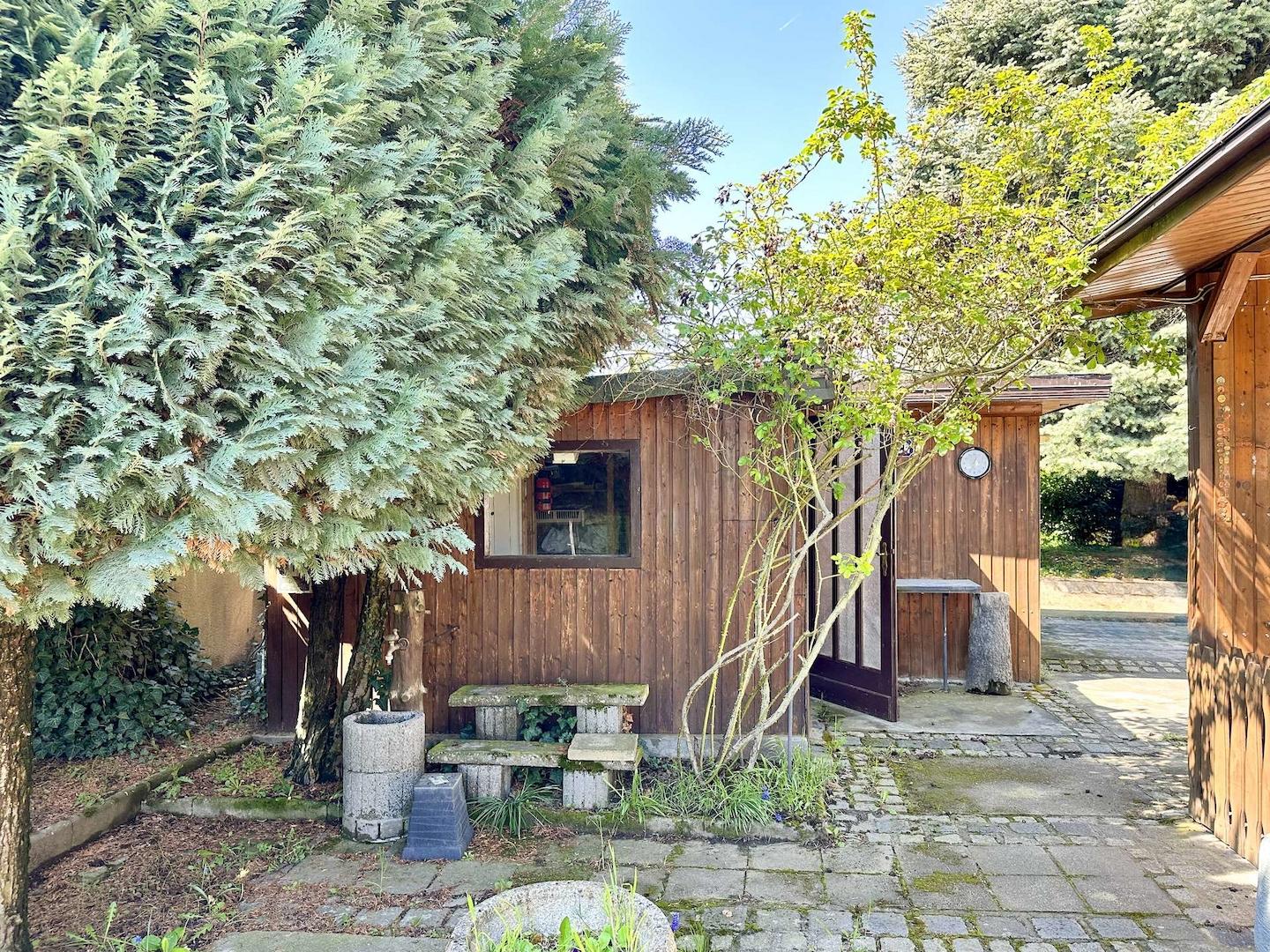 Werkstatt mit Carport