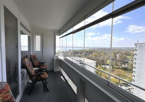 Balkon mit geschlossenen Fenster