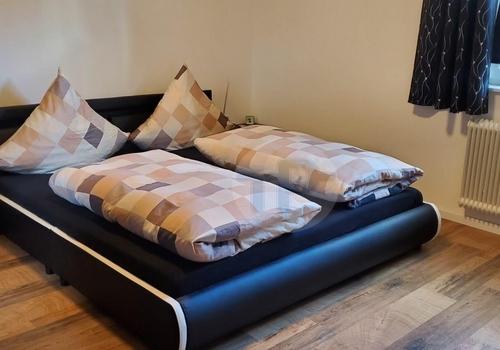 Schlafzimmer (2)