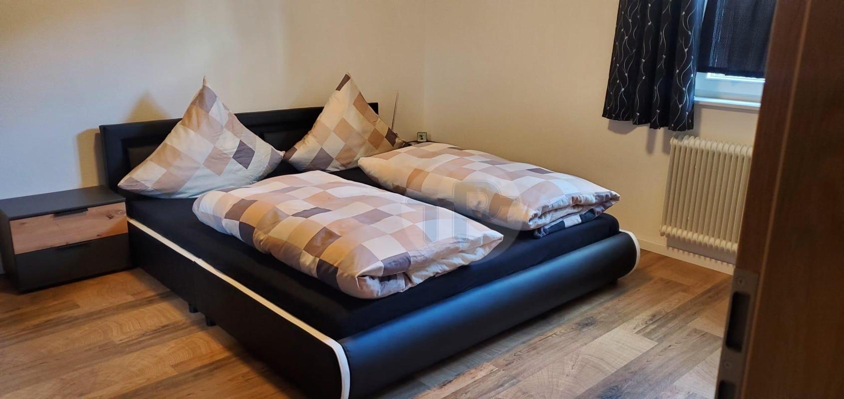 Schlafzimmer (2)