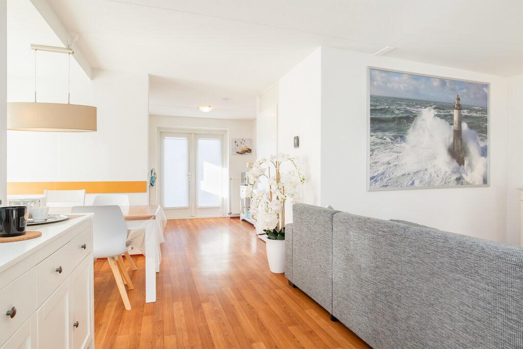 moderner-essbereich-und-esstisch-interieur-lxry-property.jpg
