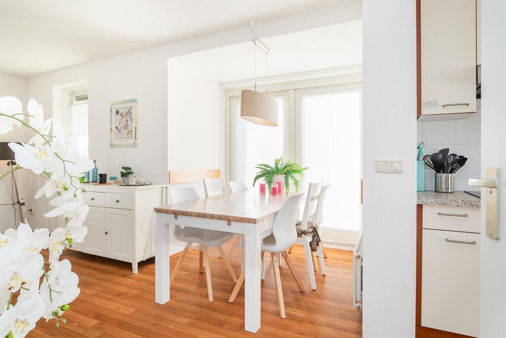kamin-und-maritime-wanddekoration-lxry-property.jpg