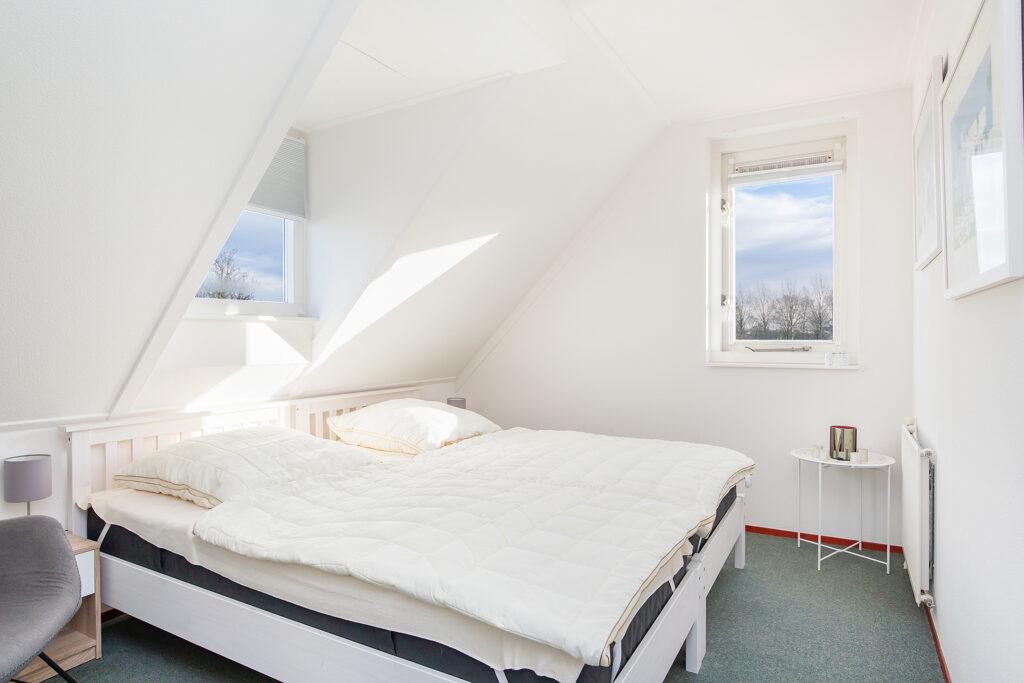 schlafzimmer-2-kleiderschrank-und-stauraum-lxry-property.jpg