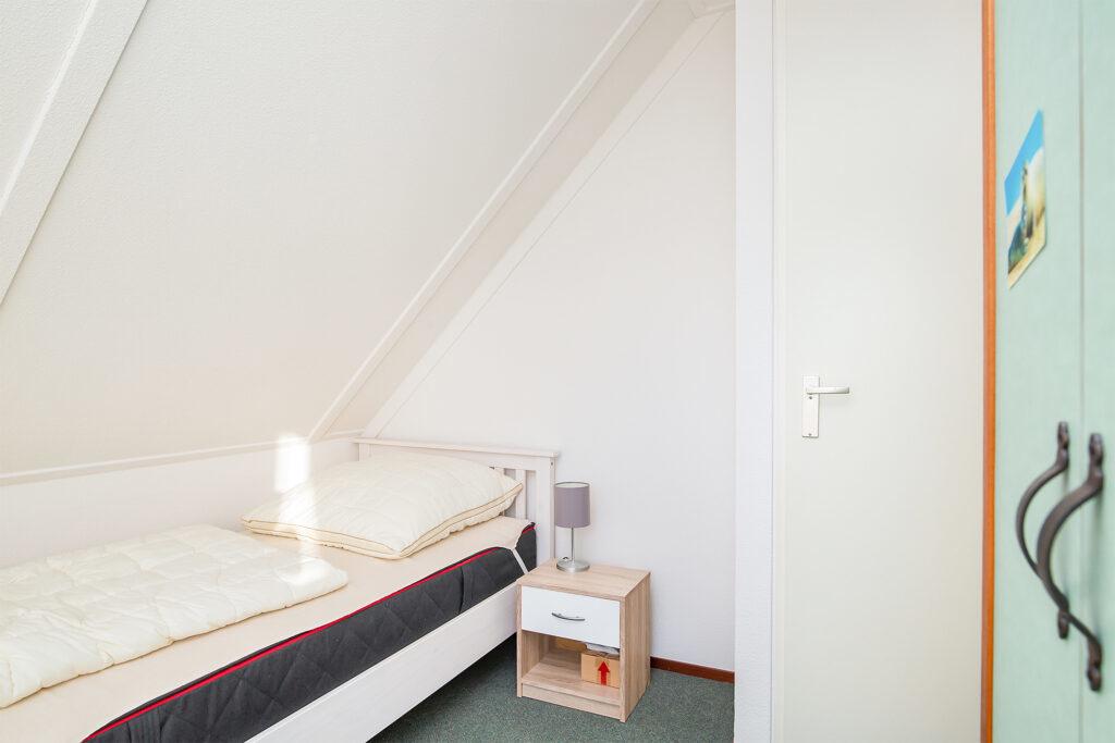 schlafzimmer-3-mit-schrank-und-interieurdetails-lxry-property.jpg