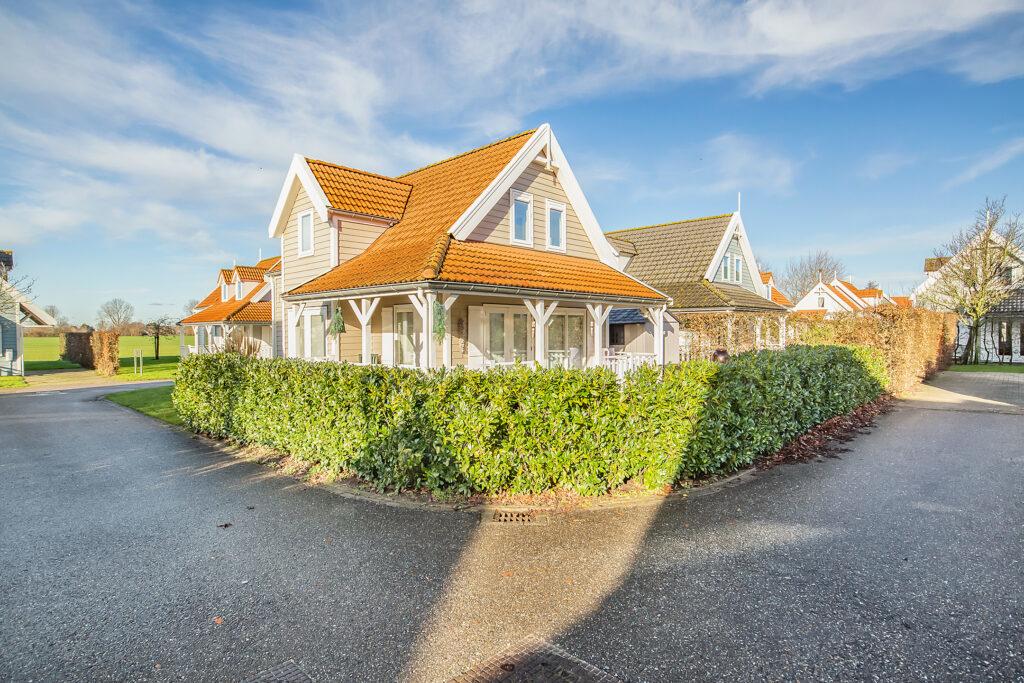 aussenansicht-freistehendes-ferienhaus-lxry-property.jpg