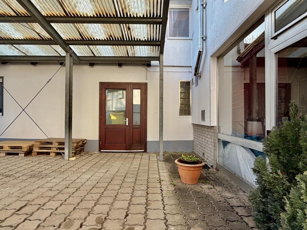 Gebäuderückseite