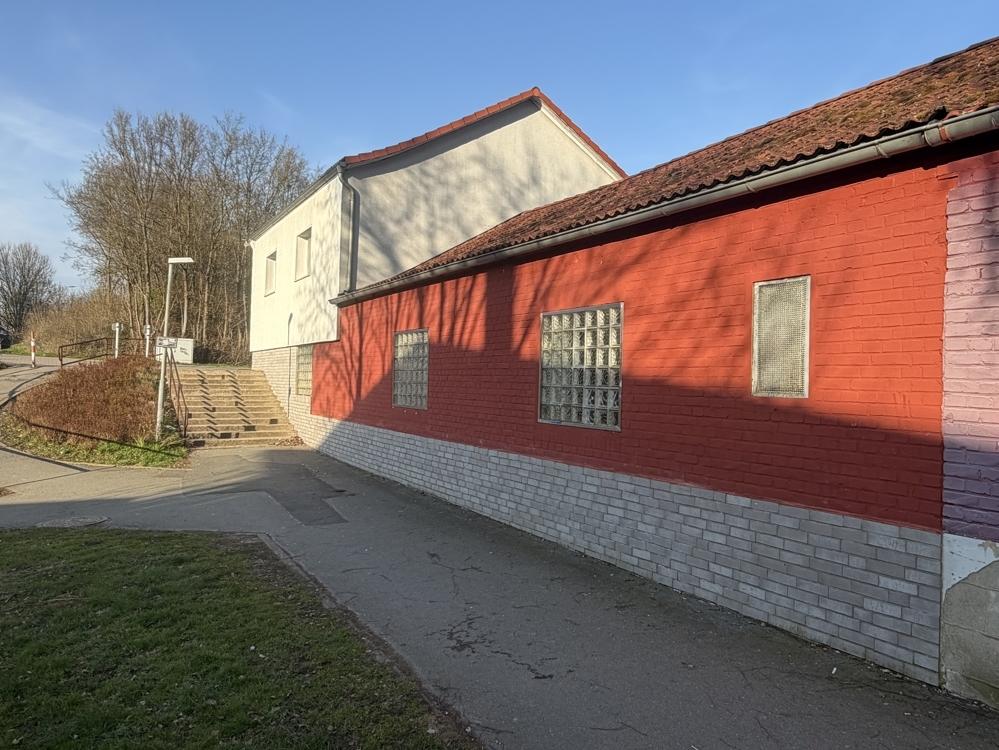 Seitenansicht Wohnhaus und Lager