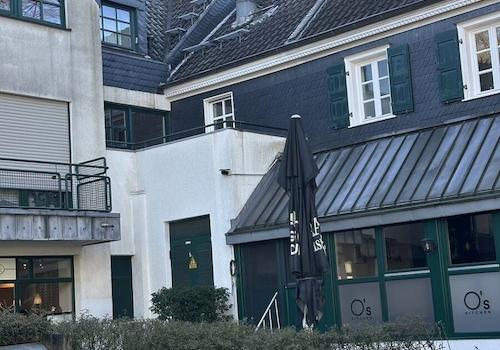 Aussenansicht hinten mit Terrasse