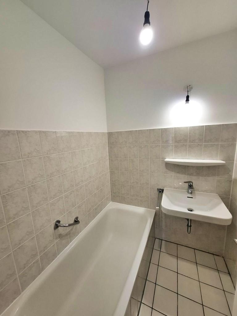 Bad mit Wanne, zeitlos gefließt