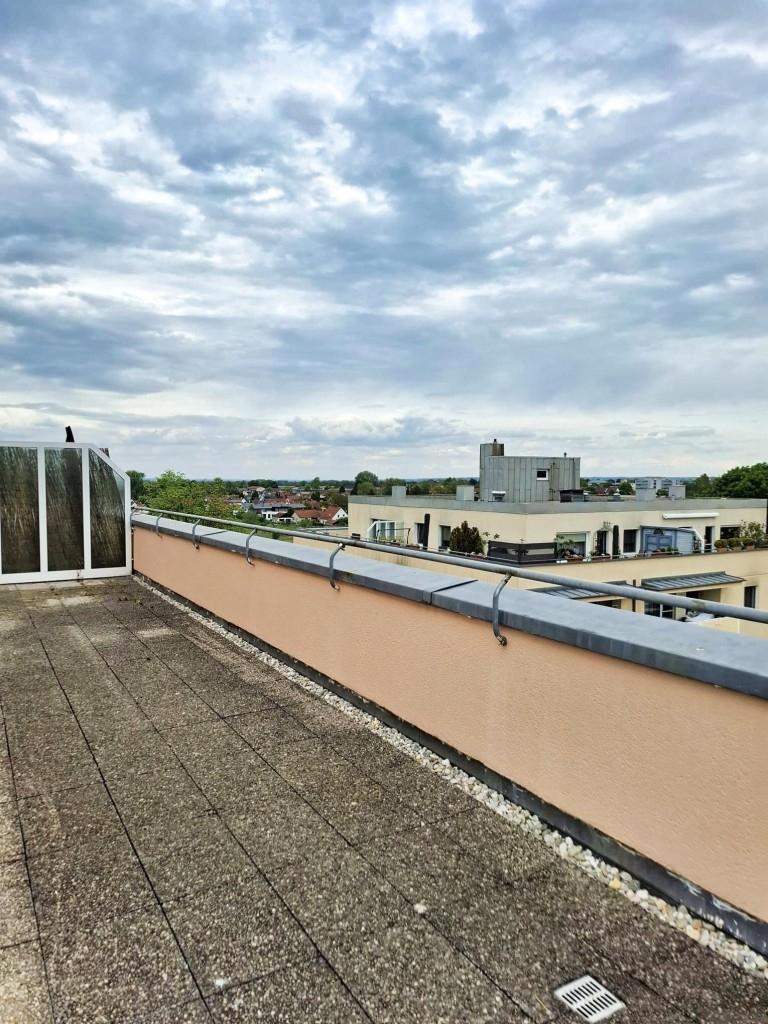 große Dachterrasse