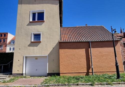 Hausrückseite - Garagenzufahrt
