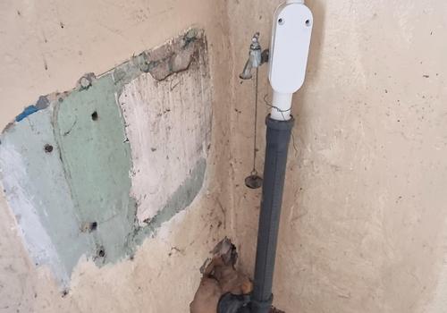 Waschmaschinenanschluss im Hauswirtschaftsraum des Obergeschosses