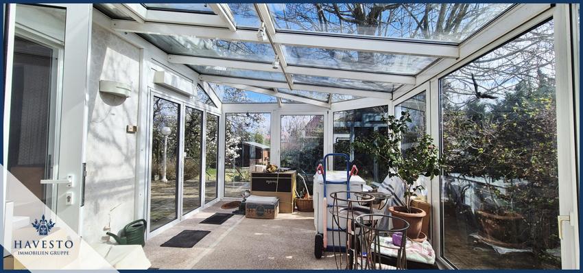 Blick in den großzügigen Wintergarten
