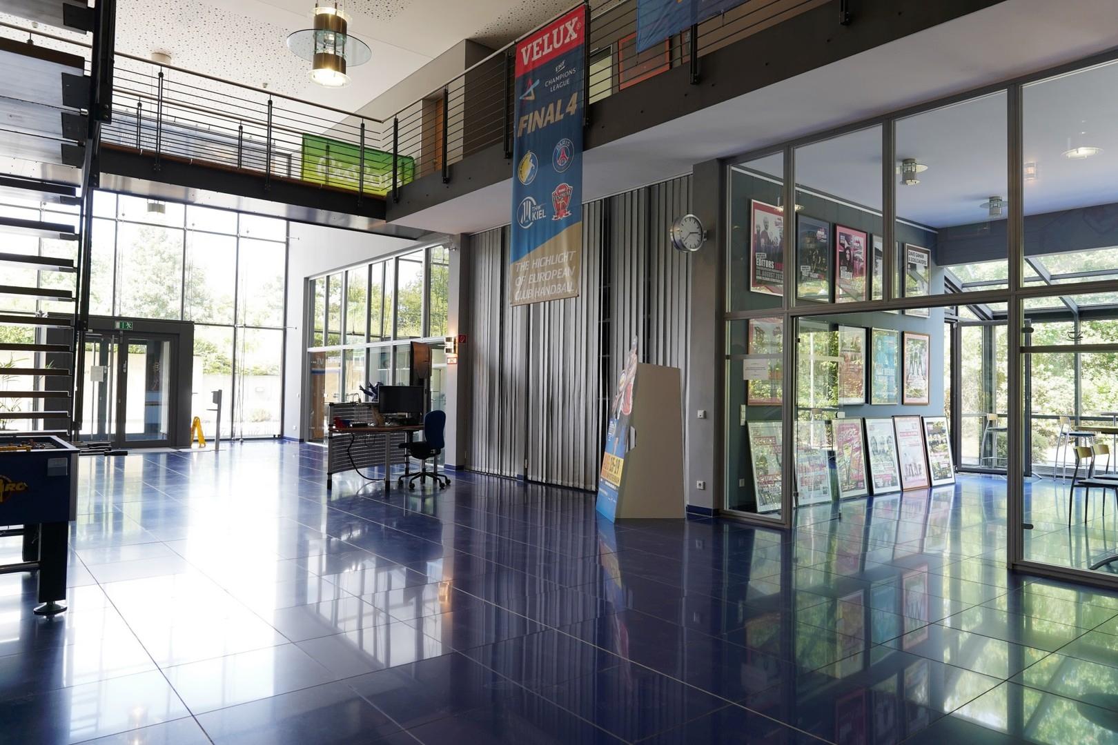 Foyer mit Cafeteria