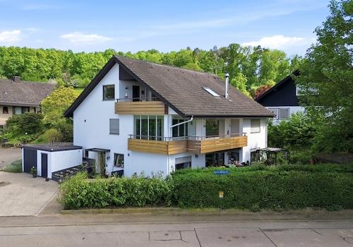 Das Haus und außen