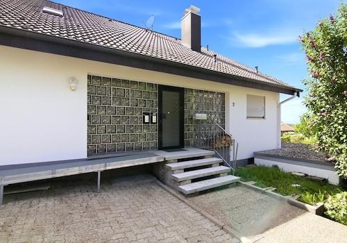 Eingang zum Haus mit Barrierefreiheit