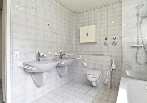 Weiteres Badezimmer mit...