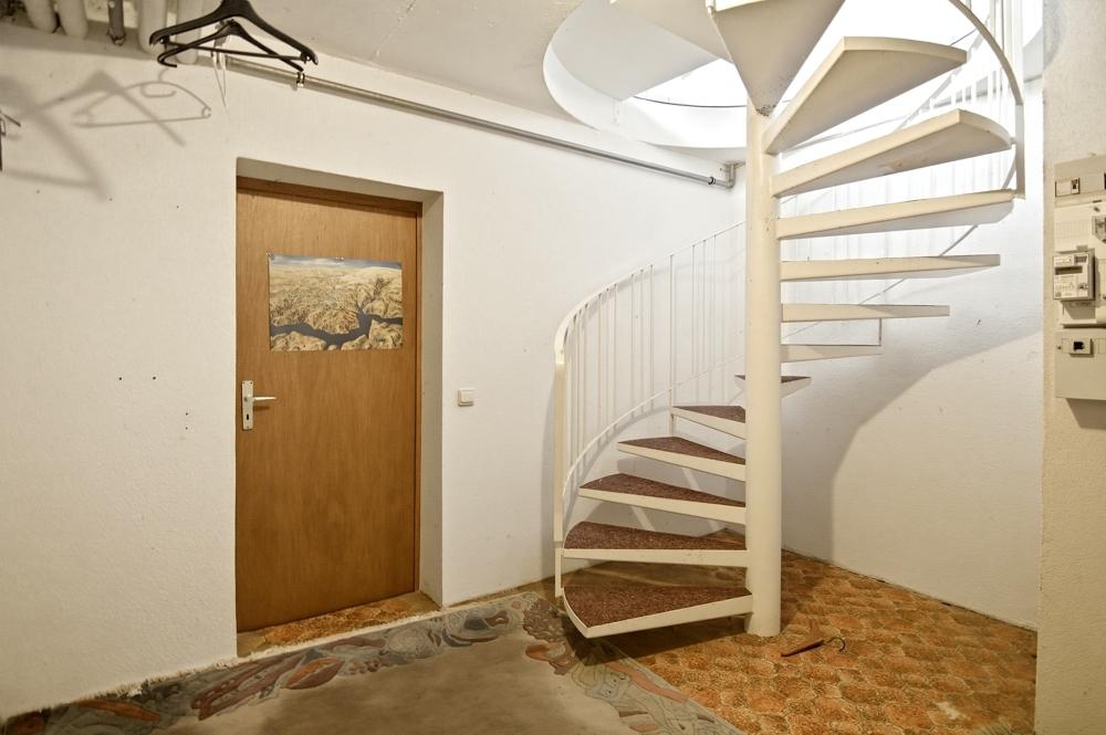 Treppe zum Untergeschoss