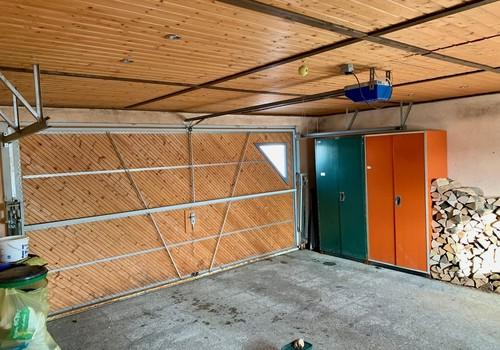 Doppelgarage mit autom. Tor