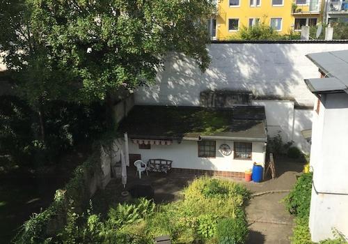 Garten mit Gartenhäuschen