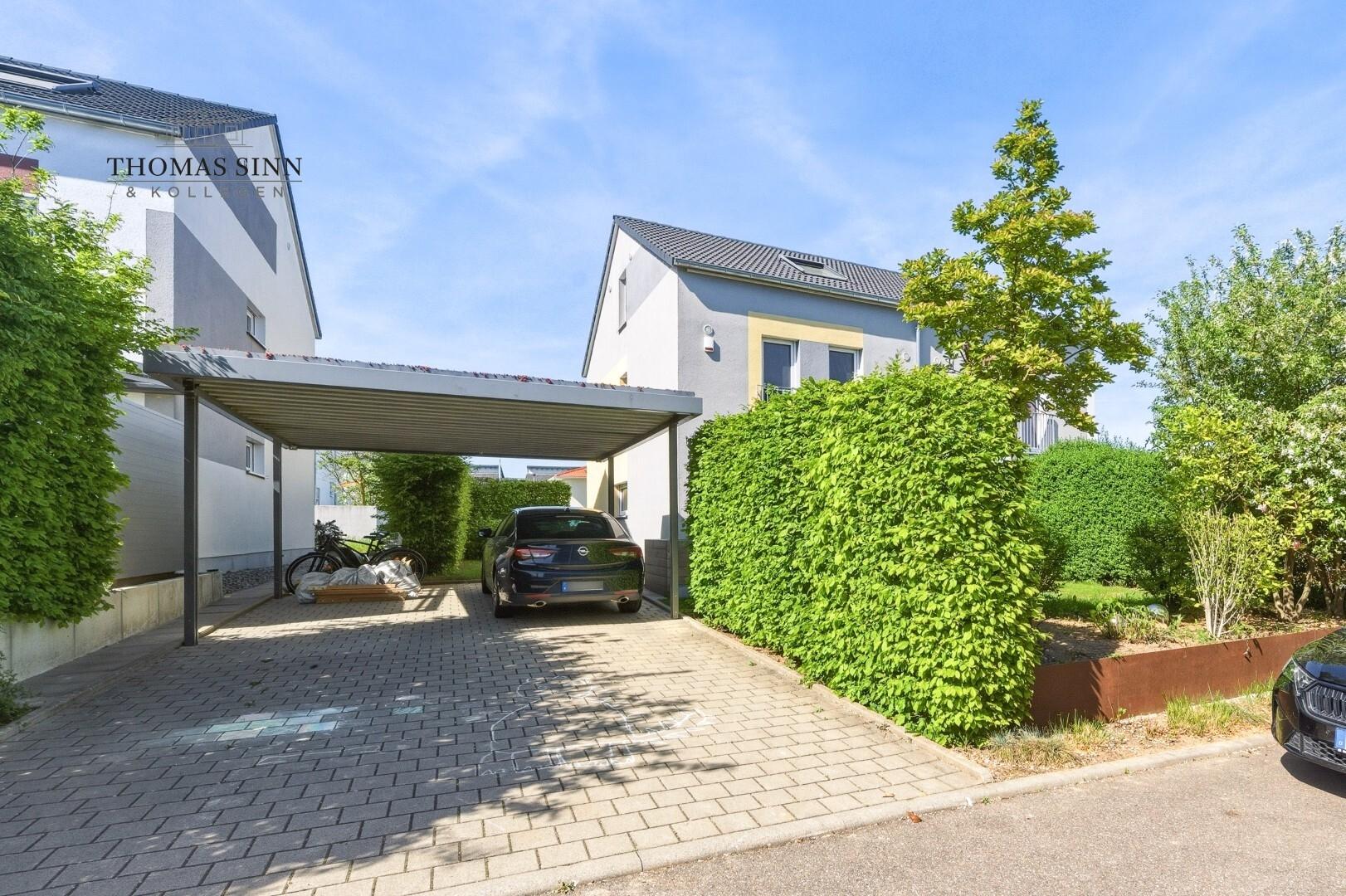 Hof mit 1x Carportstellplatz rechts