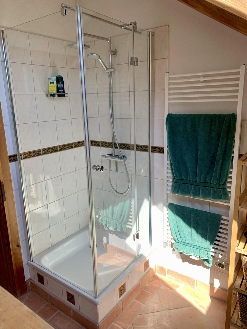 Duschkabine im Badezimmer