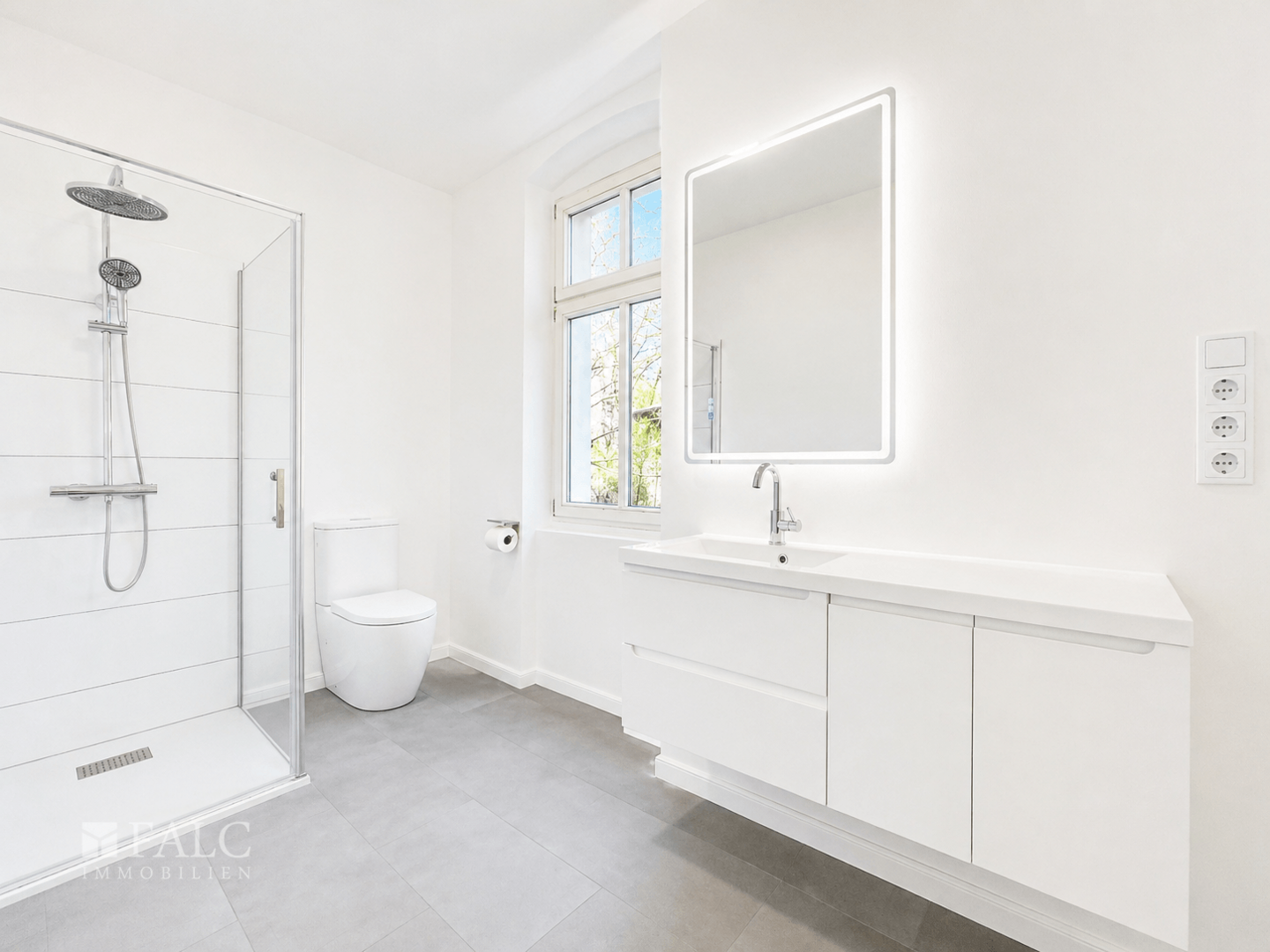 Dusche und WC EG