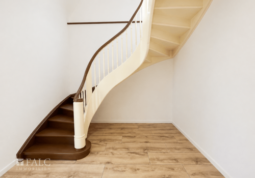 Eingangsbereich mit Treppe EG