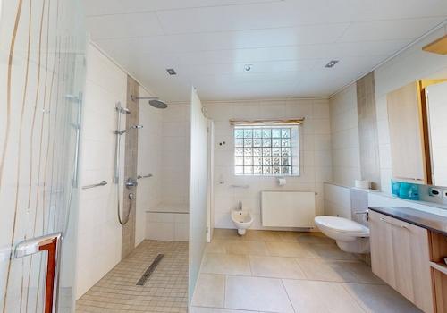 Badezimmer 1