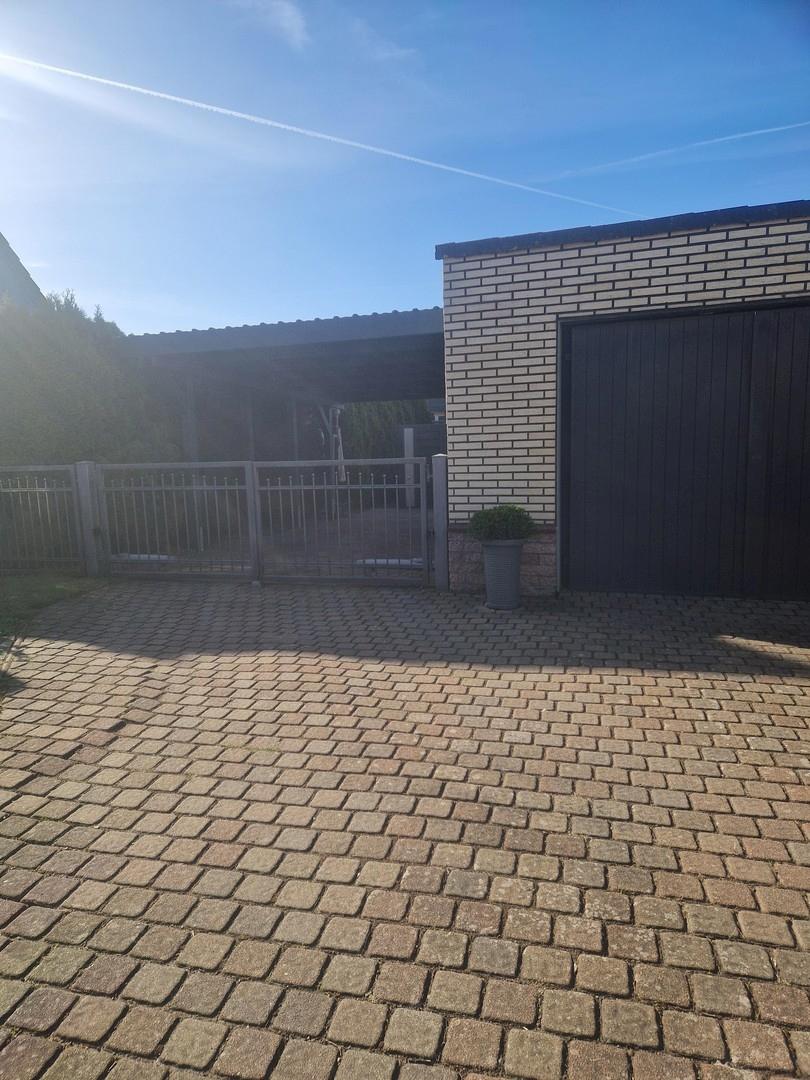 Carport und Garage