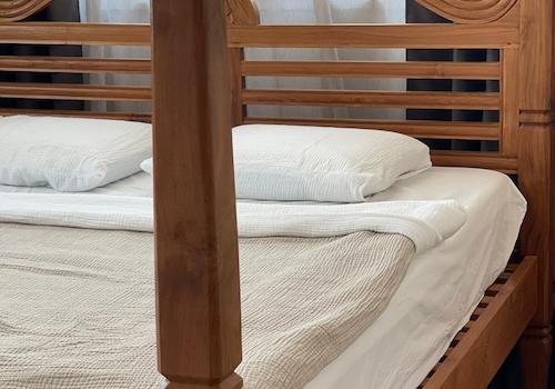 Schlafzimmer 1/3