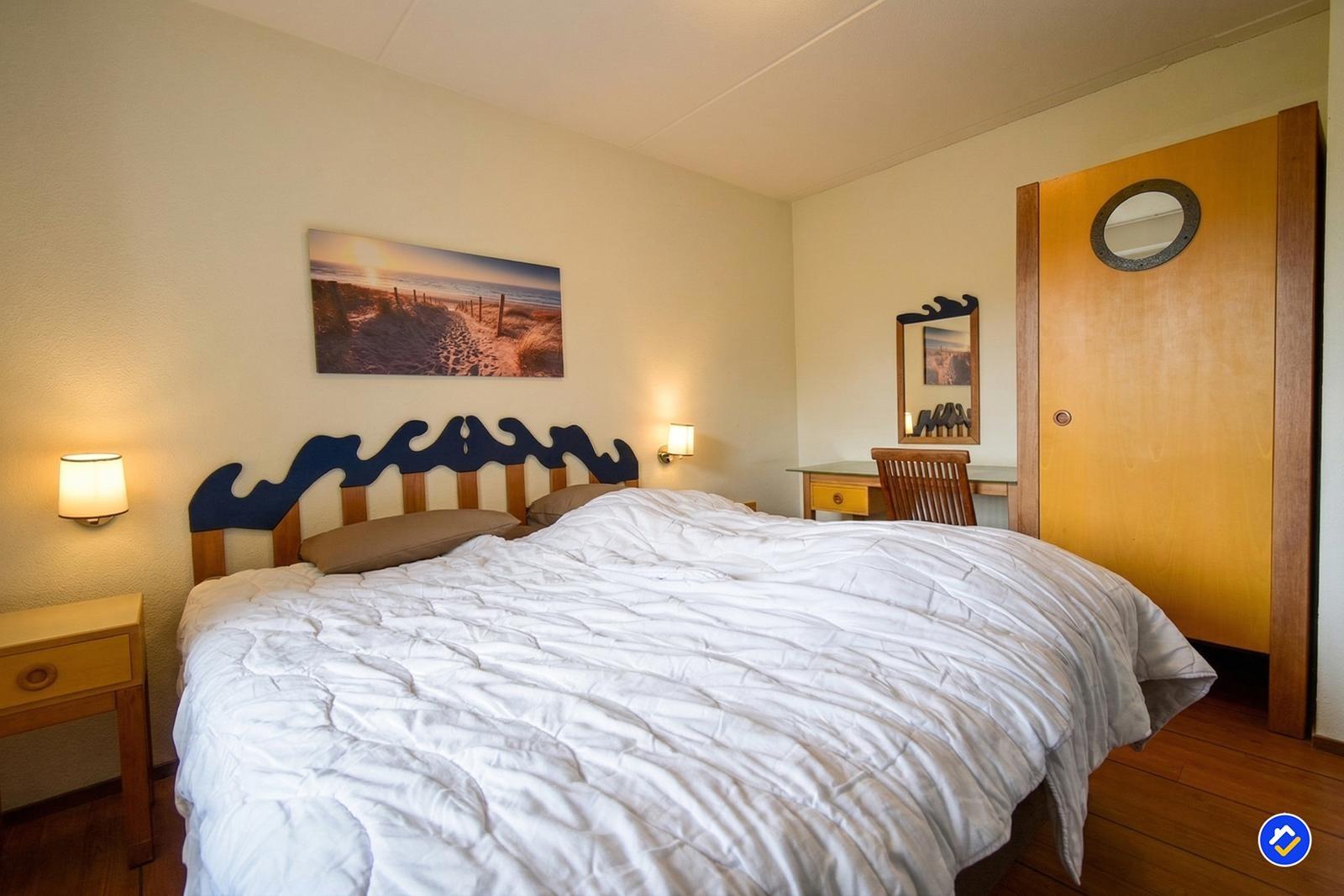 master-bedroom-kopen-appartement-brouwershaven-zeeland-recreatieadviseurs-vakantiehuistekoop-nl.jpg