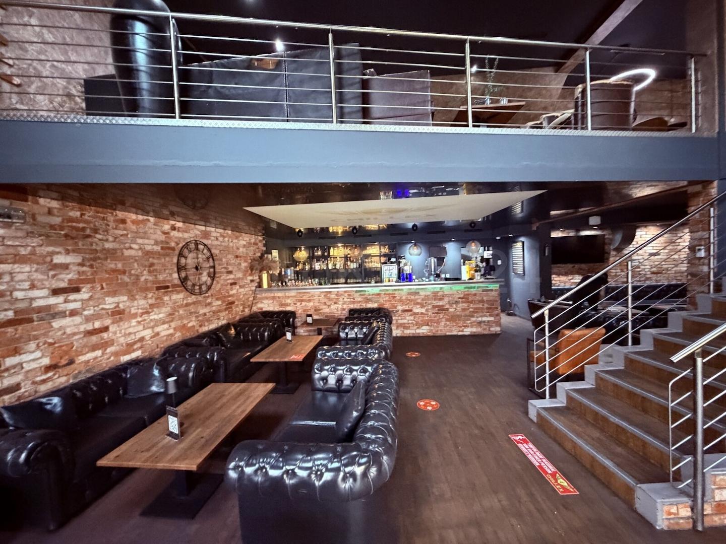 LOUNGE BAR