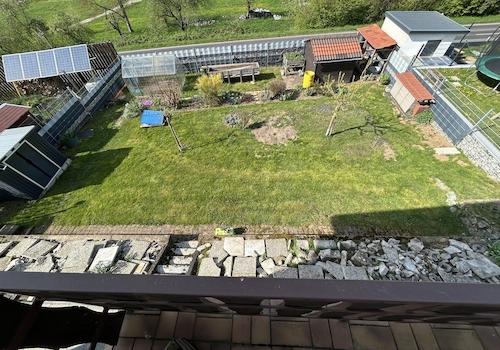 Balkonsicht auf Garten