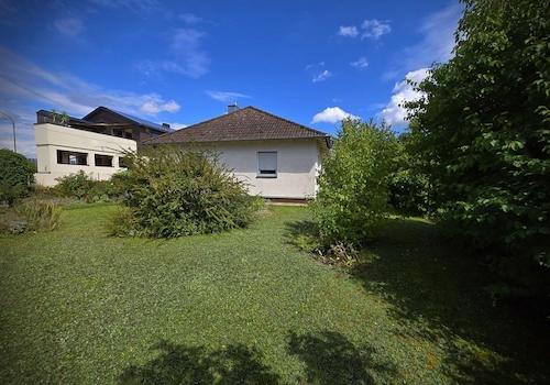 Frontseite mit Garten