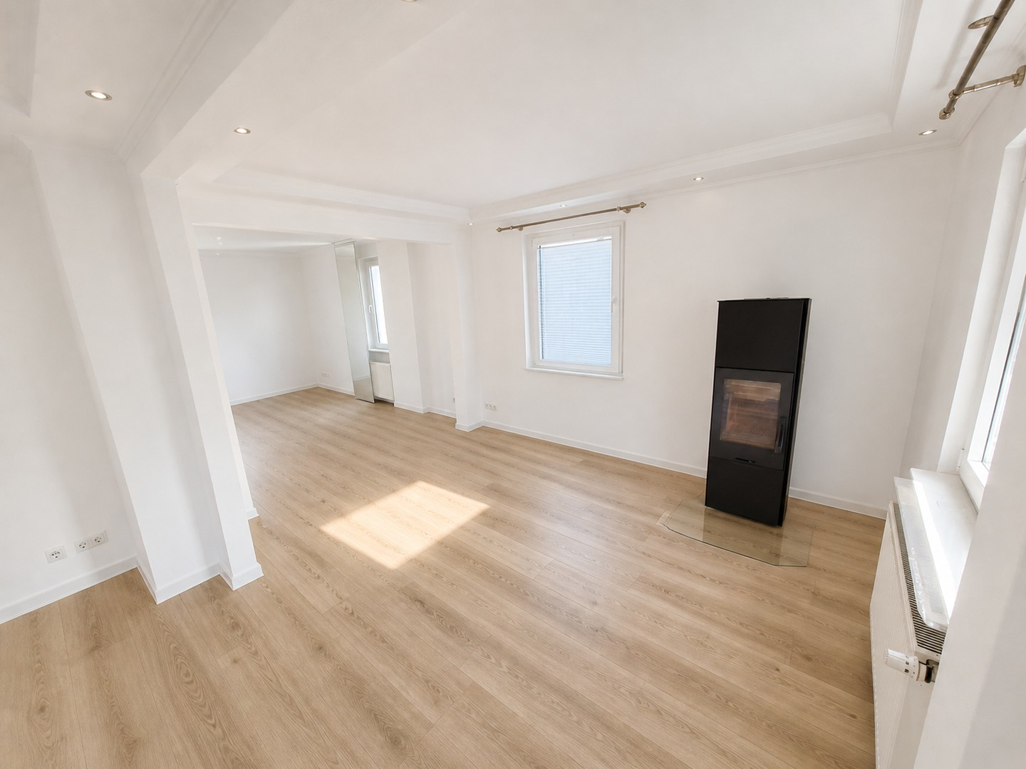 Wohnzimmer mit Kamin
