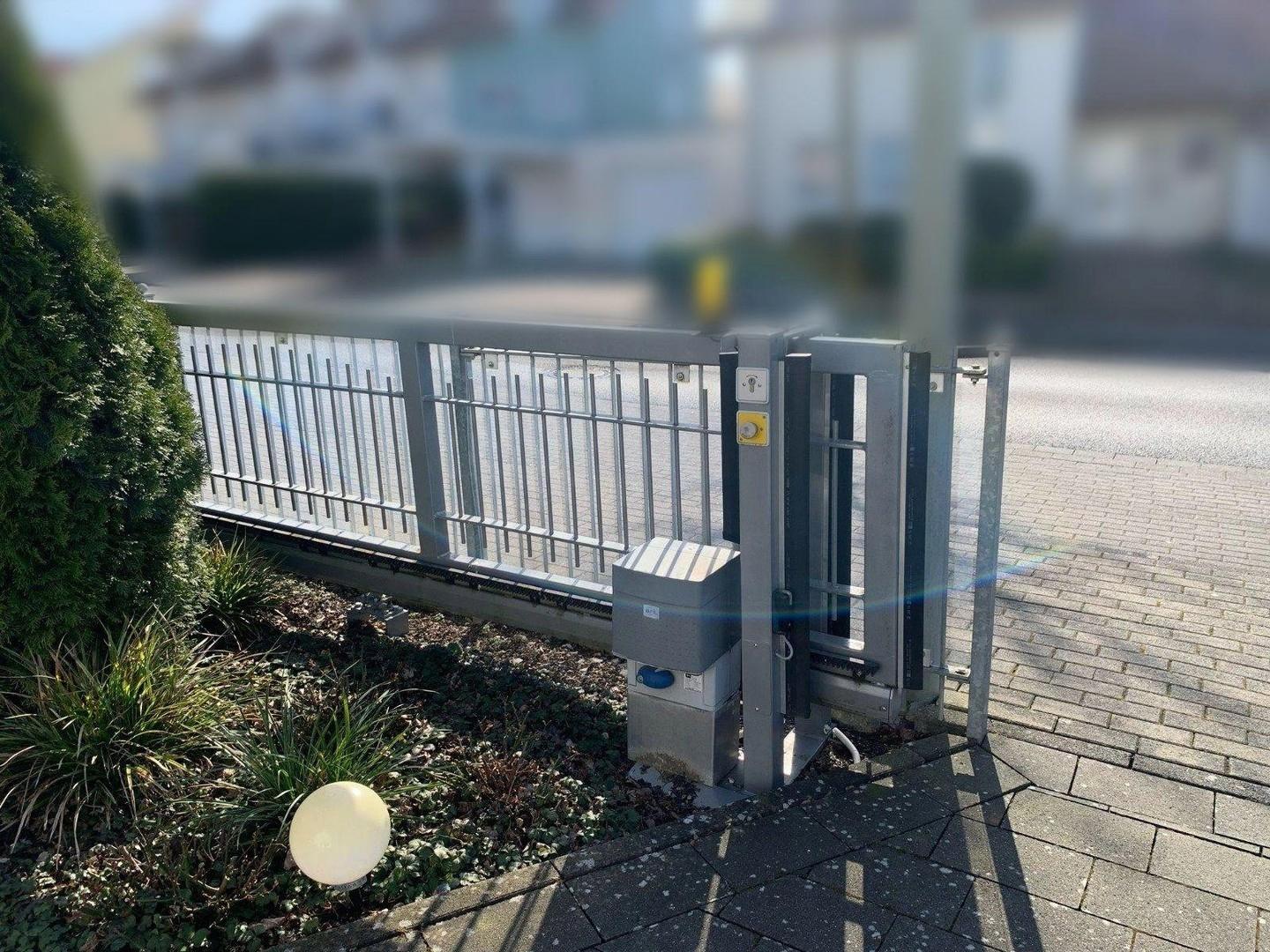 Elektrisches Rolltor